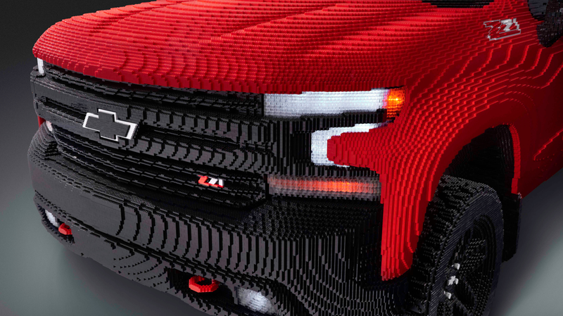 Illustration for article titled This Lego Replica of the 2019 Chevrolet Silverado Looks Shockingly Similar to the Real Thing